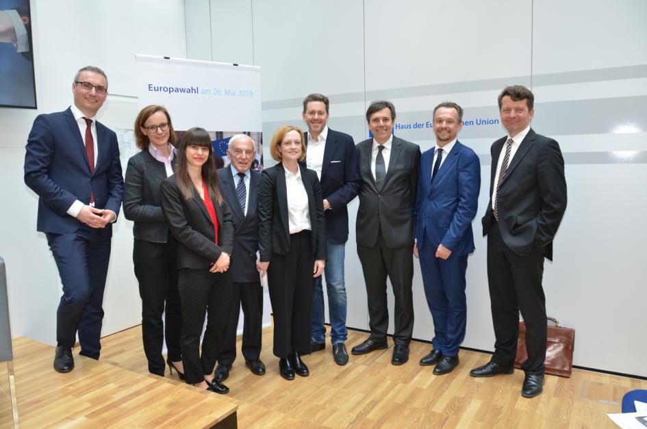 Symposium: Investitionen in digitale Kompetenzen